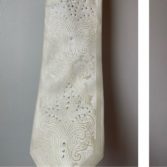 White rhinestone tie - Picture 6 of 6